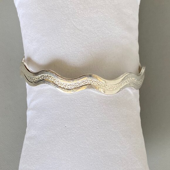 999 Purity Silver Wavy Longevity Blessing Bracelet - Picture 3 of 13